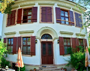 Cunda Ayvalık Zehra Teyzenin Evi ( Tarihi Konak)