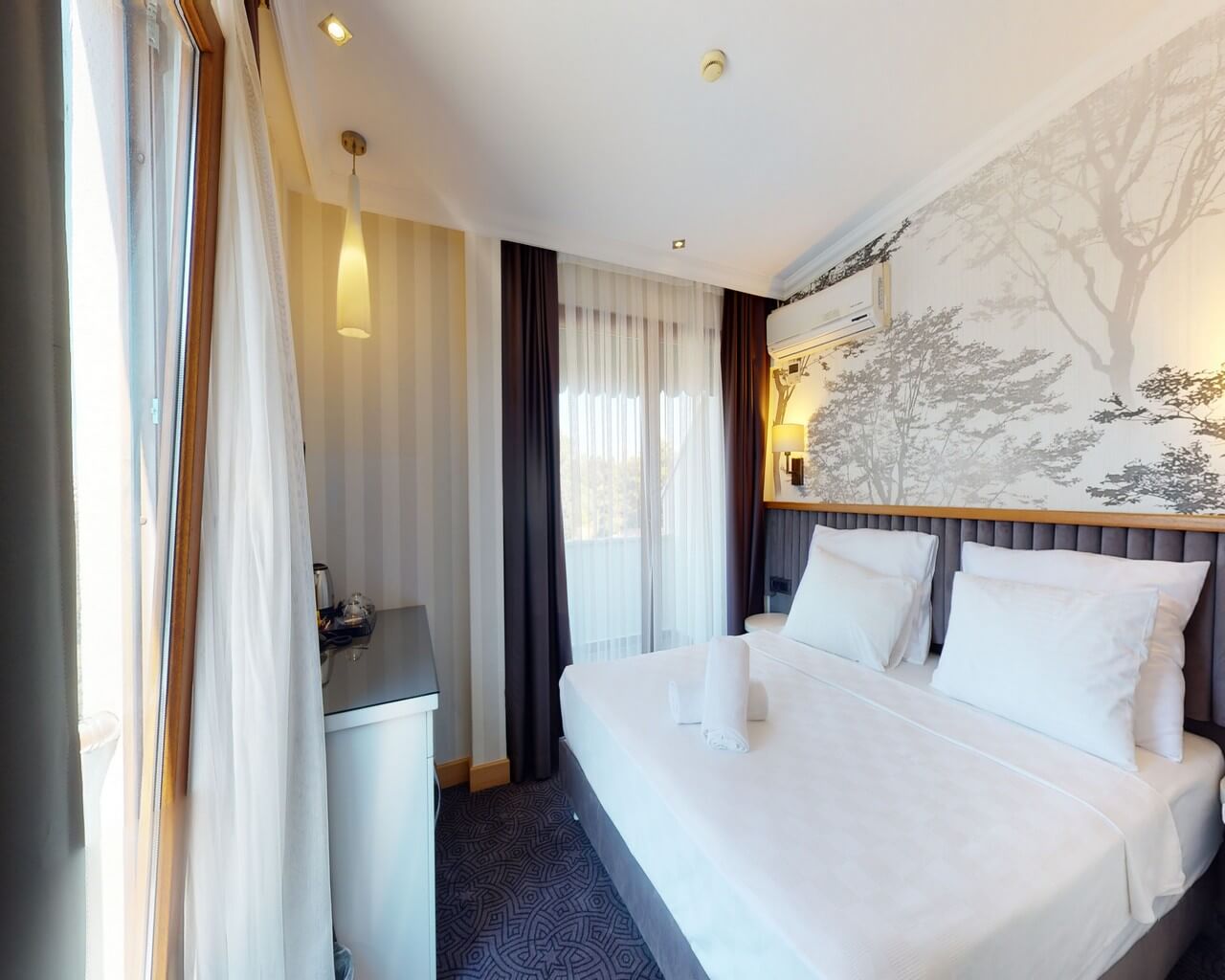 Double Royal Hotel Standart Oda Kara Manzaralı  Resimleri